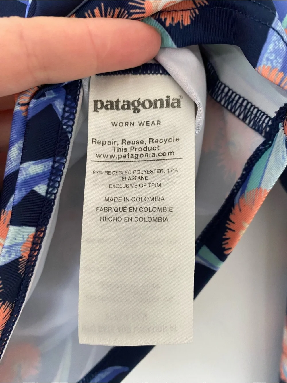 Patagonia Swell Seeker Rash Guard Navy Floral Long-Sleeve Cropped Medium